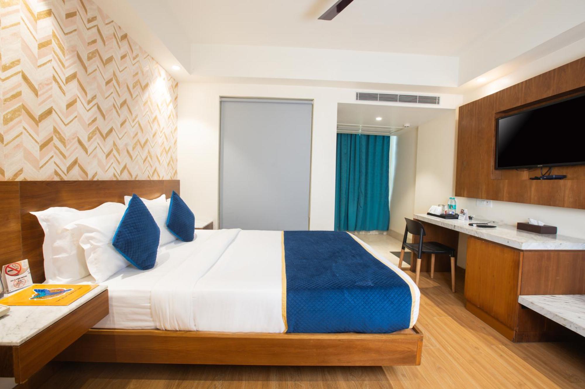 Hotel The Orion Plaza - Nehru Place 4*